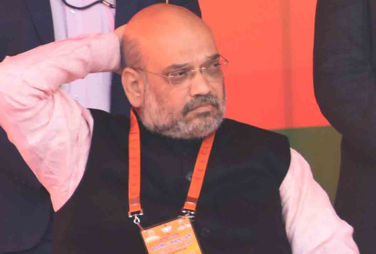 amit shah look tensed in kanpur rally