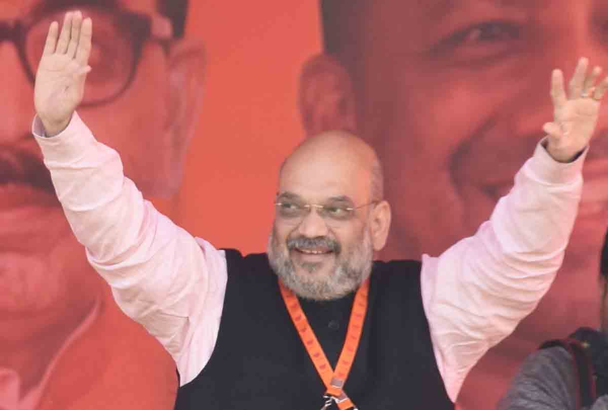 amit shah look tensed in kanpur rally