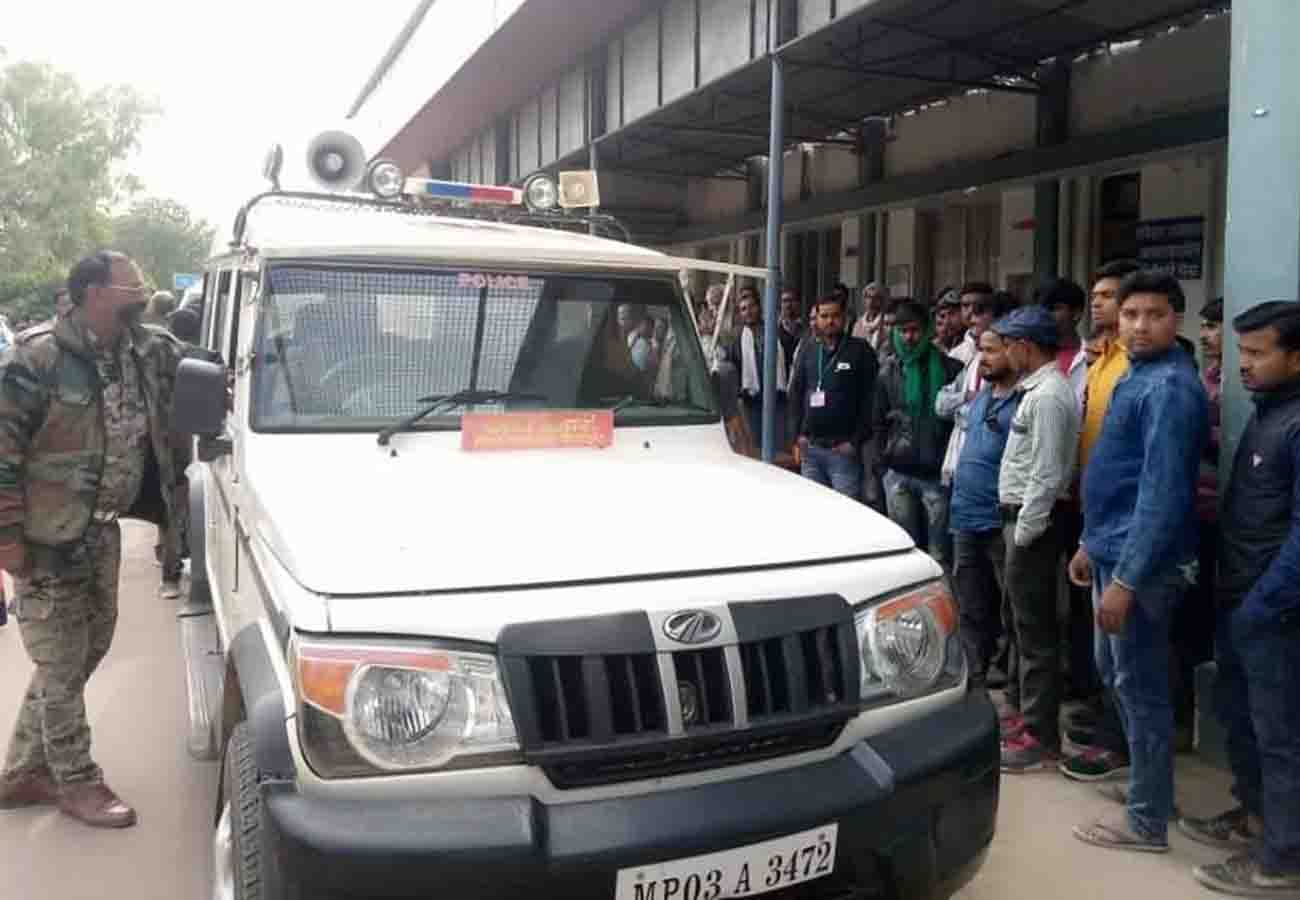 road accident in chitrakoot, one died
