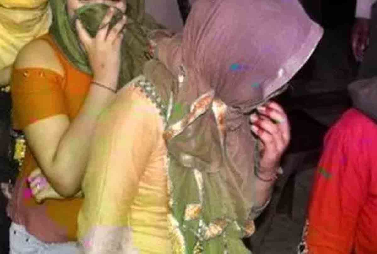 three women caught in market