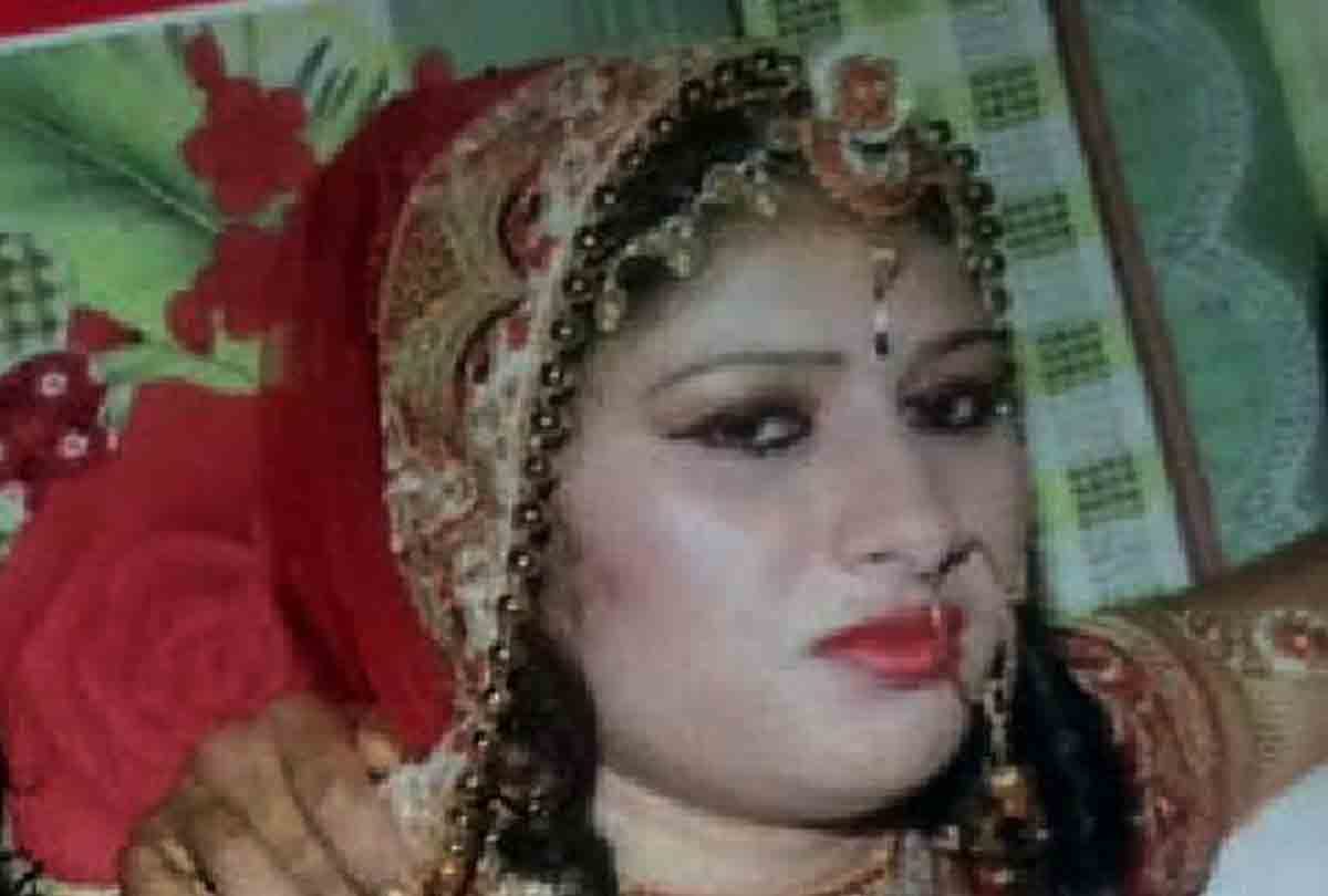 wife talking to someone else on mobile phone
