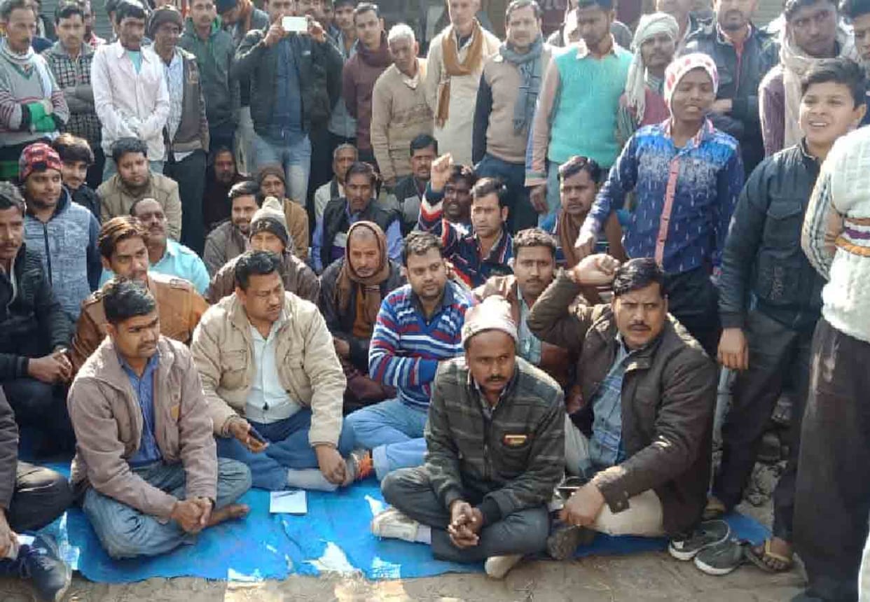 Robbery in jewelery shop in kanpur