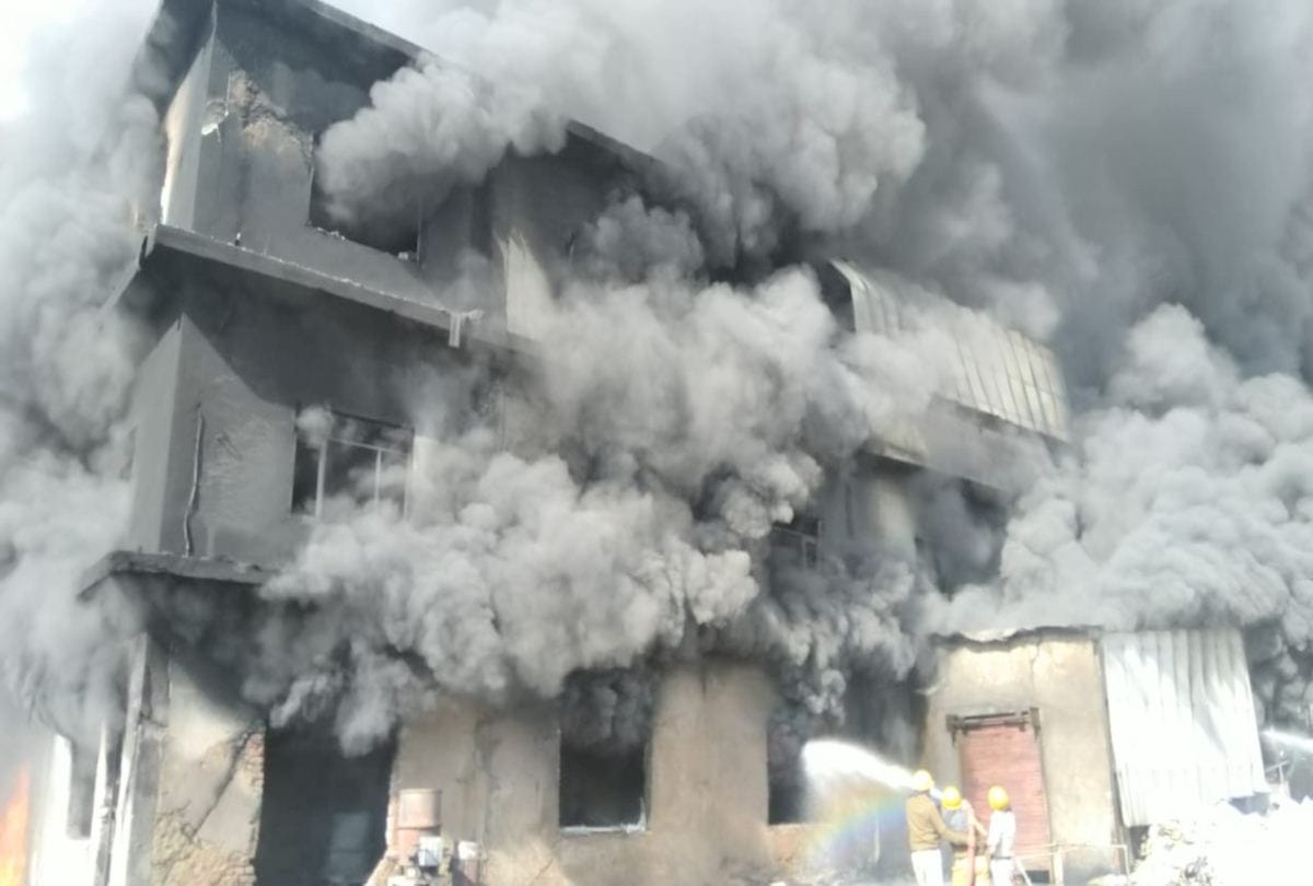 factory gutted in fire at baddi himachal pradesh