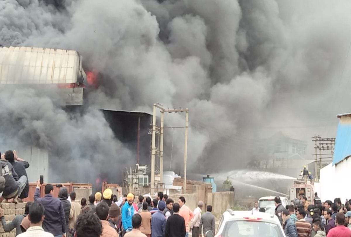 factory gutted in fire at baddi himachal pradesh