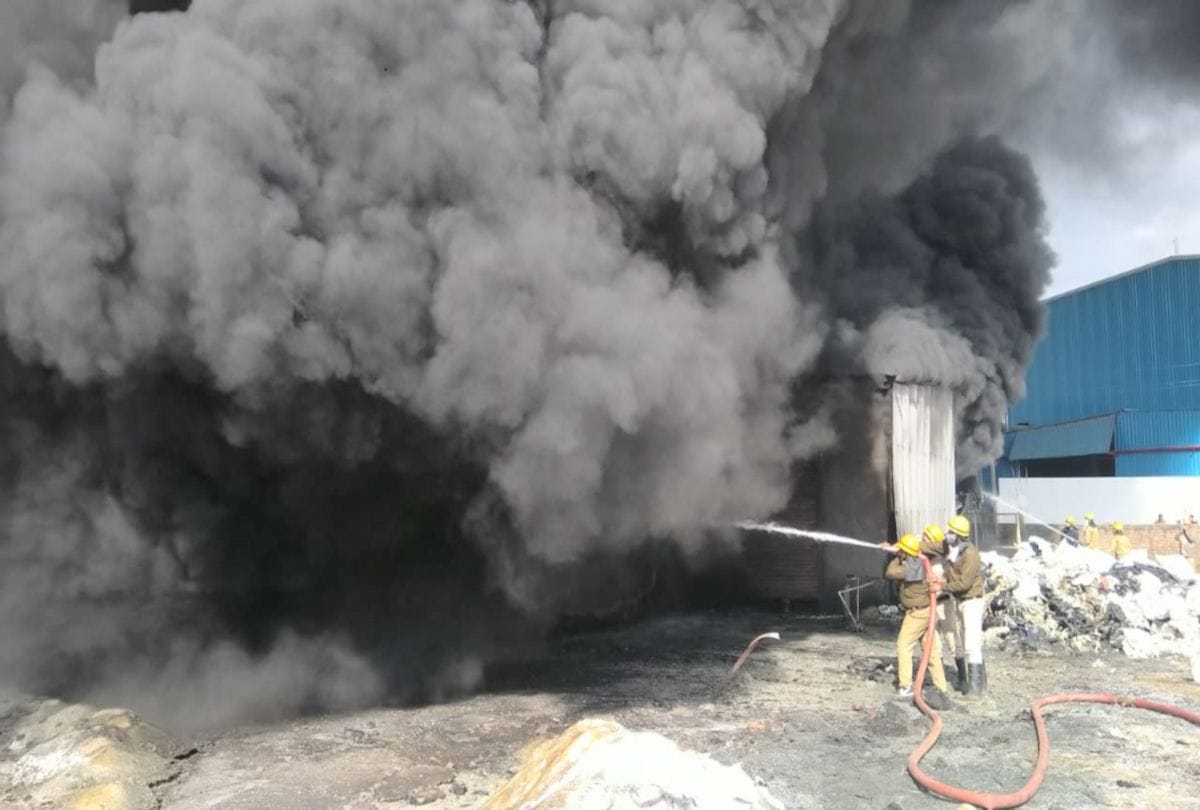 factory gutted in fire at baddi himachal pradesh