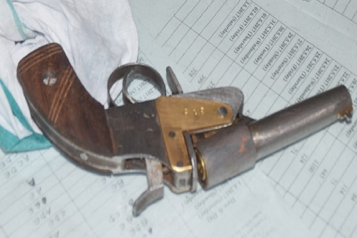 Police caught factory of tamancha two arrested in Gorakhpur