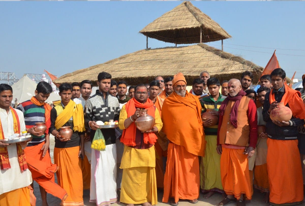 kumbh 2019 saints begins kalash yatra for Ram Mandir construction