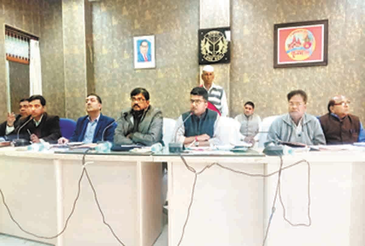 Four zones, divided into 16 sectors, district prohibition