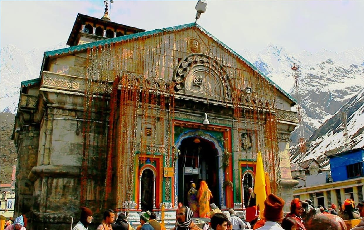 Pilgrims stay in gaurikund due to rainfall and snowfall in kedarnath dham 