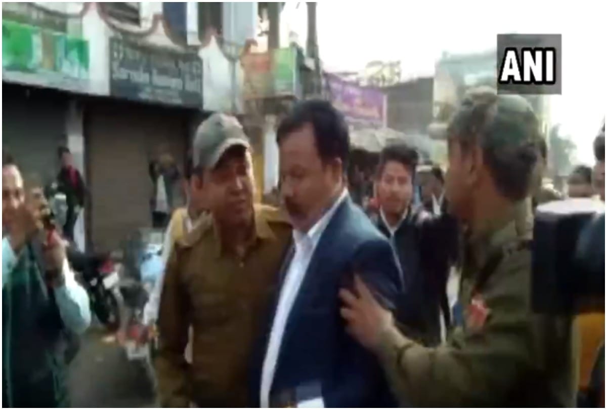 BJP Dist Pres Lakheswar Moran attacked in tinsukia citizenship bill protest