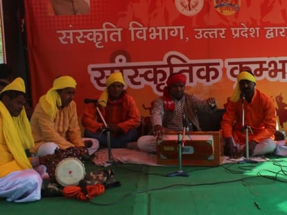 Artist Waiting for Audience in kumbh mela Allahabad