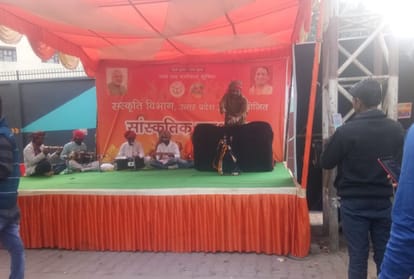 Artist Waiting for Audience in kumbh mela Allahabad