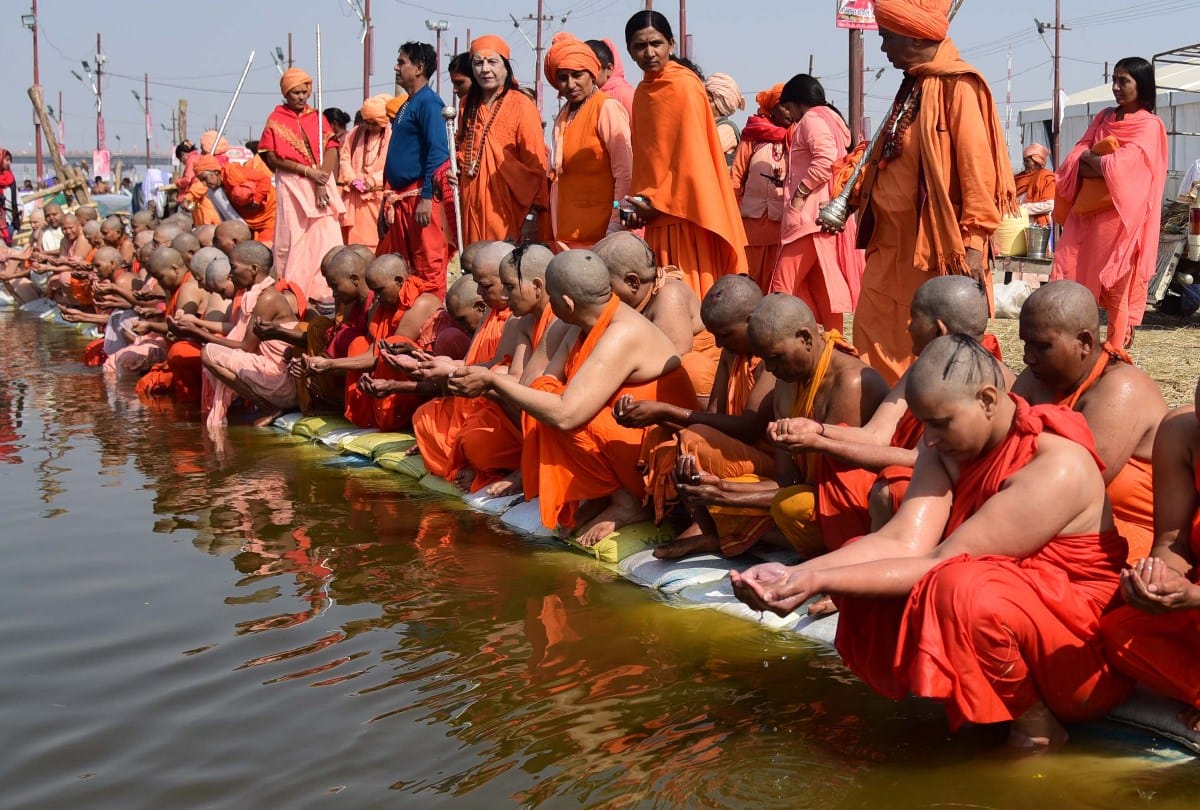 Kumbh mela 2019 1500 female saints make mahila Naga Sanyasini in Juna Akhara