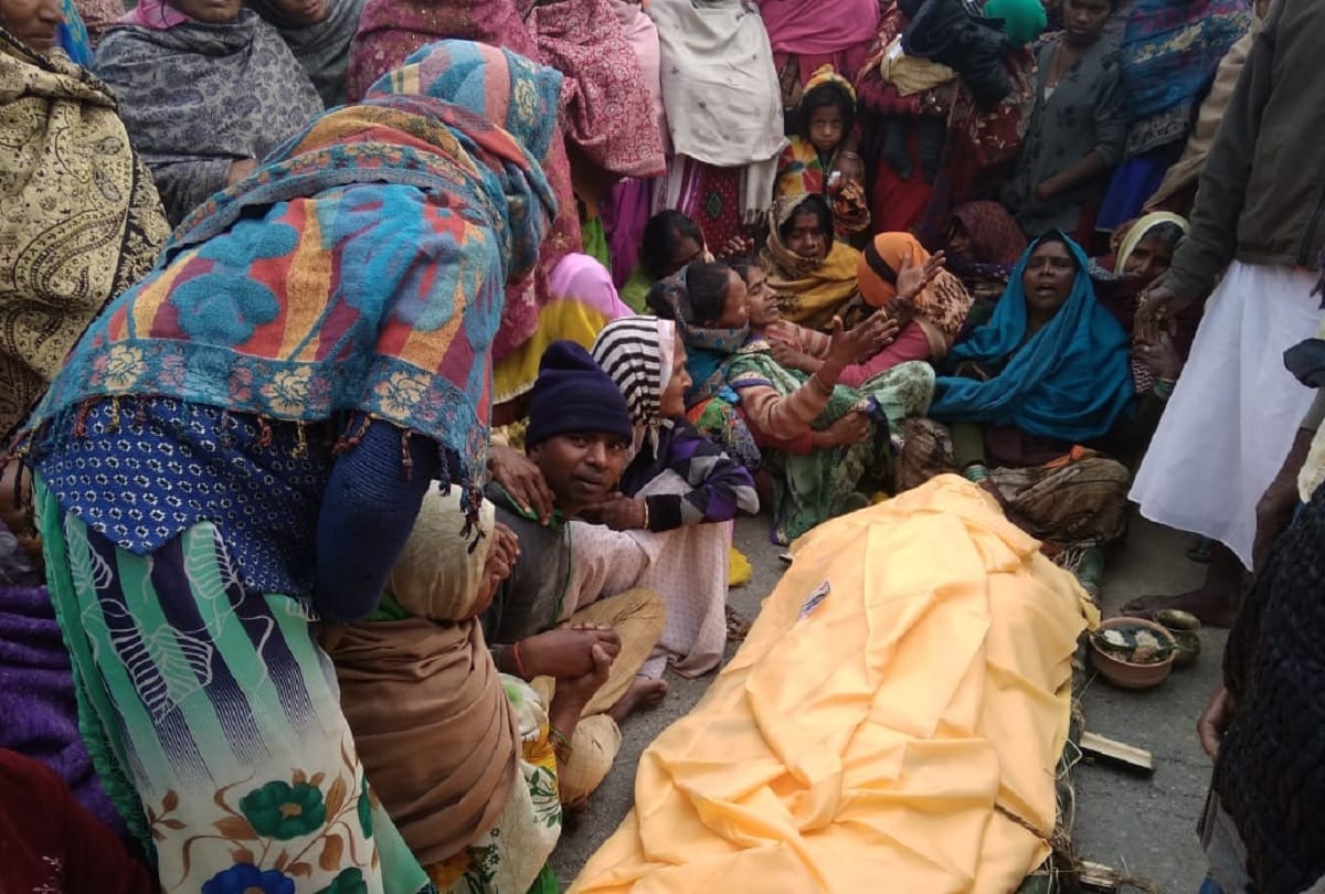 Family and village road jaam after contractor murder in gorakhpur
