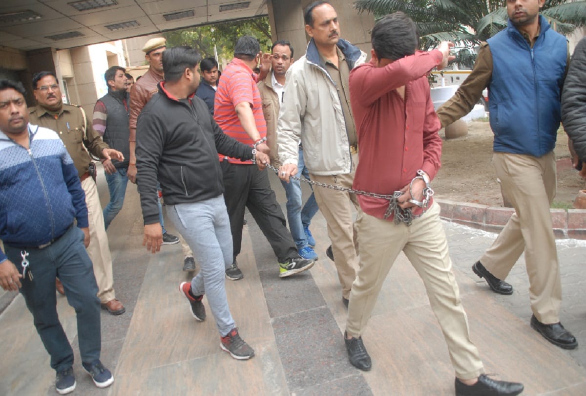 SHO and three journalists arrested for taking bribe from call center owner in police station