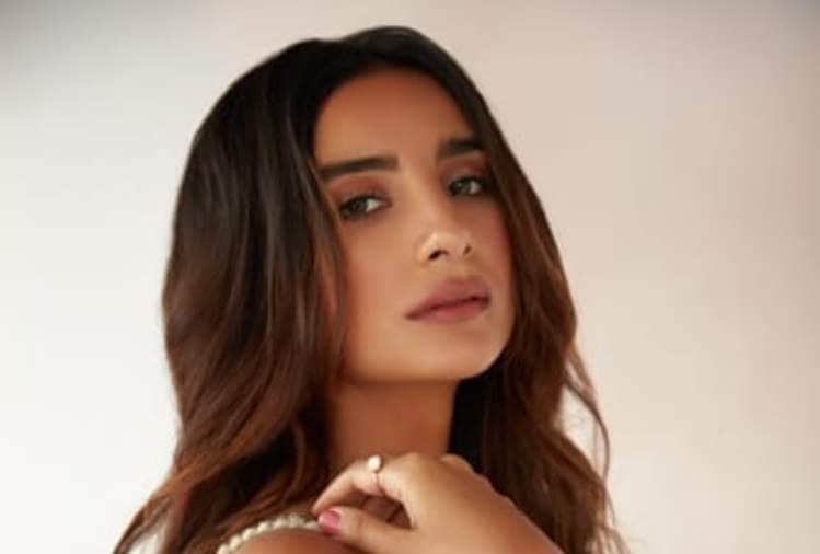 rajkumar rao girlfriend patralekha debut in kannad film with golden ganesh
