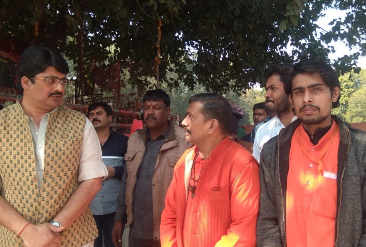 Raja Bhaiya visit Akshayavat and Patal Puri in Kumbh Mela Allahabad