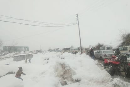 many roads closed for traffic in himachal after fresh snowfall
