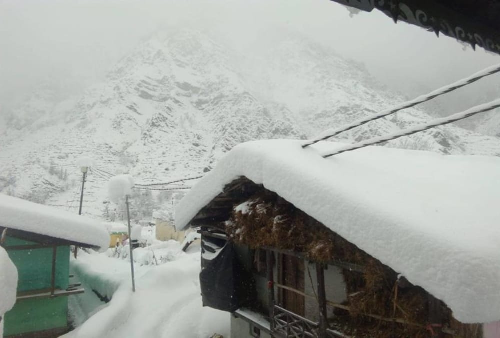 Snowfall in all over uttarakhand again see beautiful photos