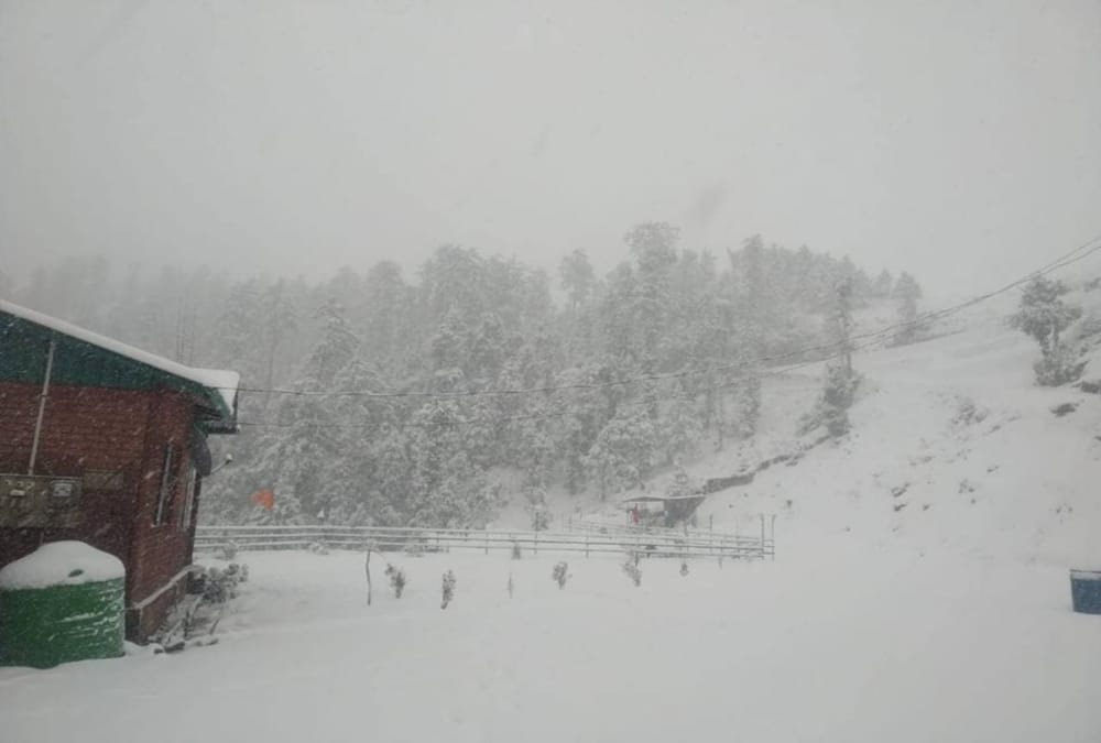 Snowfall in all over uttarakhand again see beautiful photos