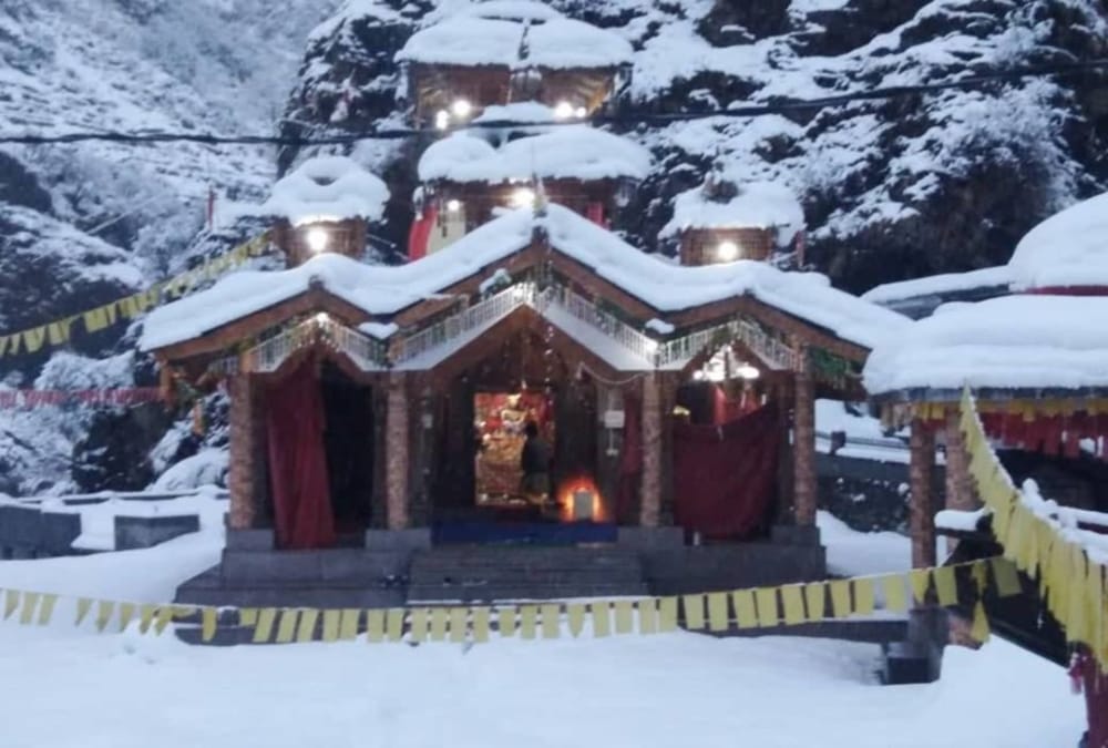 Snowfall in all over uttarakhand again see beautiful photos