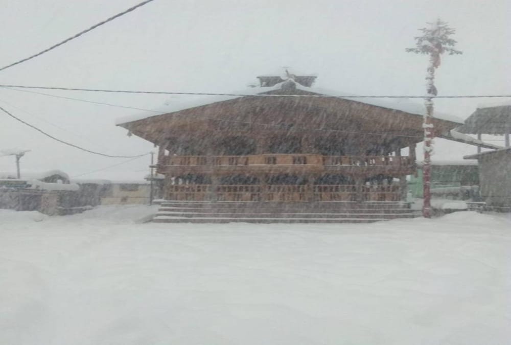 Snowfall in all over uttarakhand again see beautiful photos