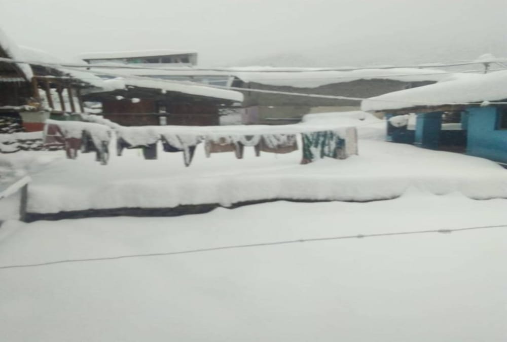 Snowfall create big problem for mountain area in uttarakhand
