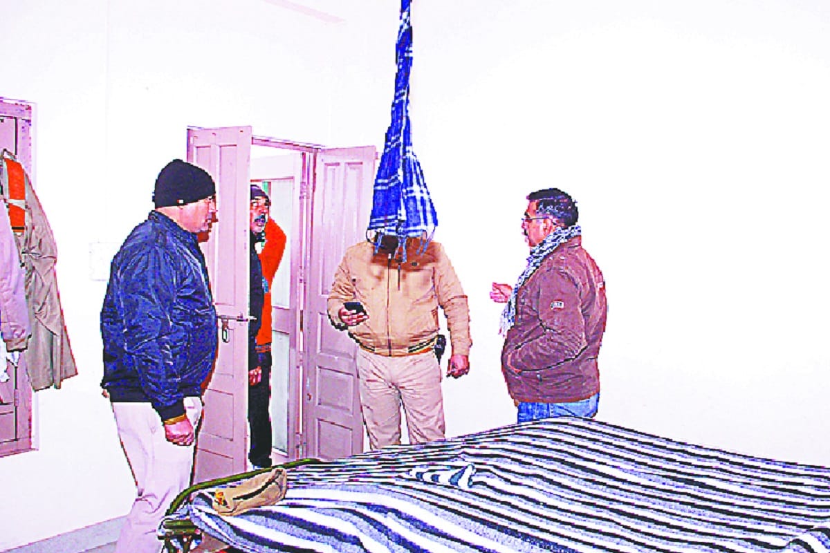 UP police daroga committed suicide in Saharanpur and Wave of hobbies in the family