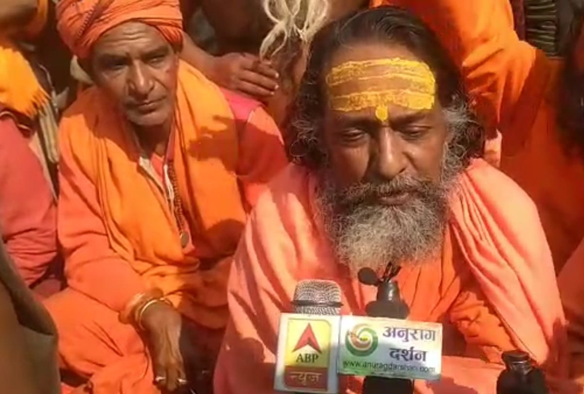 Saints Protest on the road, recovery for water, electricity and toilets In kumbh Mela Allahabad