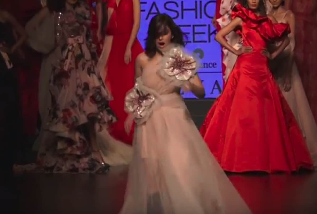 yami gautam ramp walk tripped in lakme fashion week 2019