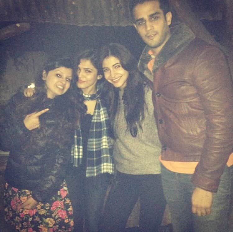 Virat Kohli and MS Dhoni wifes Anushka Sharma and Sakshi Dhoni were classmates