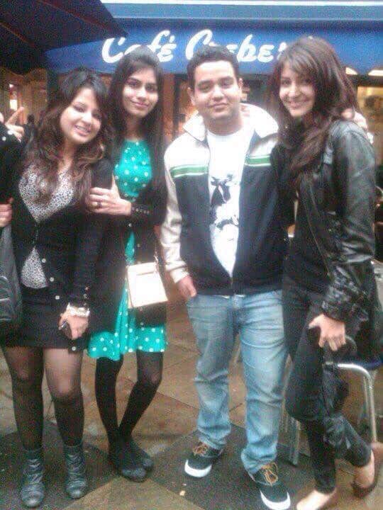 Virat Kohli and MS Dhoni wifes Anushka Sharma and Sakshi Dhoni were classmates