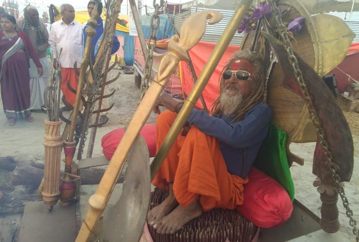 kumbh mela 2019 funny baba visit to mauni amavasya shahi snan in prayagraj