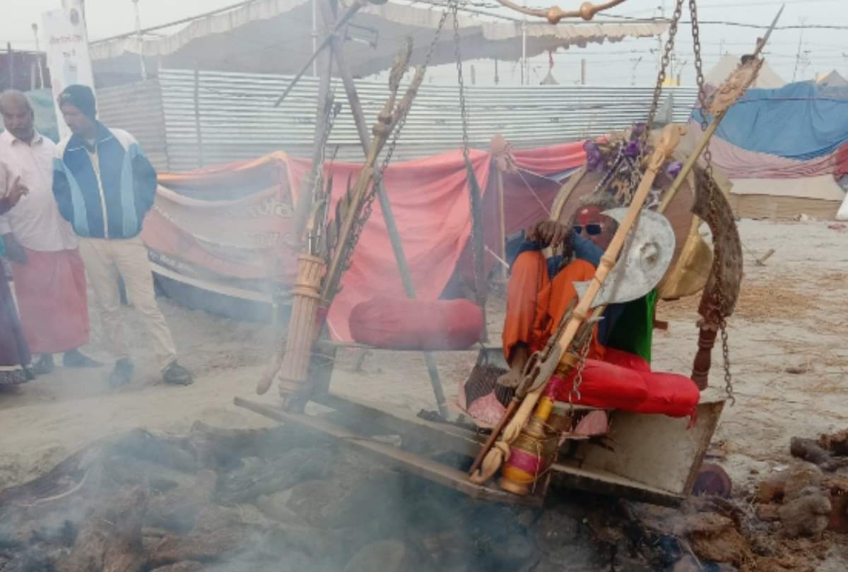 kumbh mela 2019 funny baba visit to mauni amavasya shahi snan in prayagraj