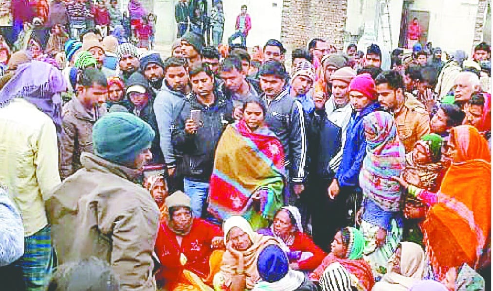 शव रखकर गोरखपुर वाराणसी मार्ग जाम किया