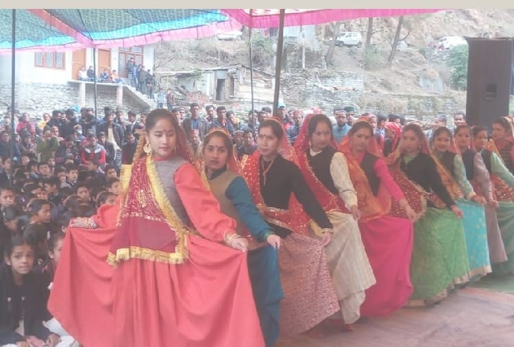 इंदु, नीरज को सर्वश्रेष्ठ विद्यार्थी का खिताब