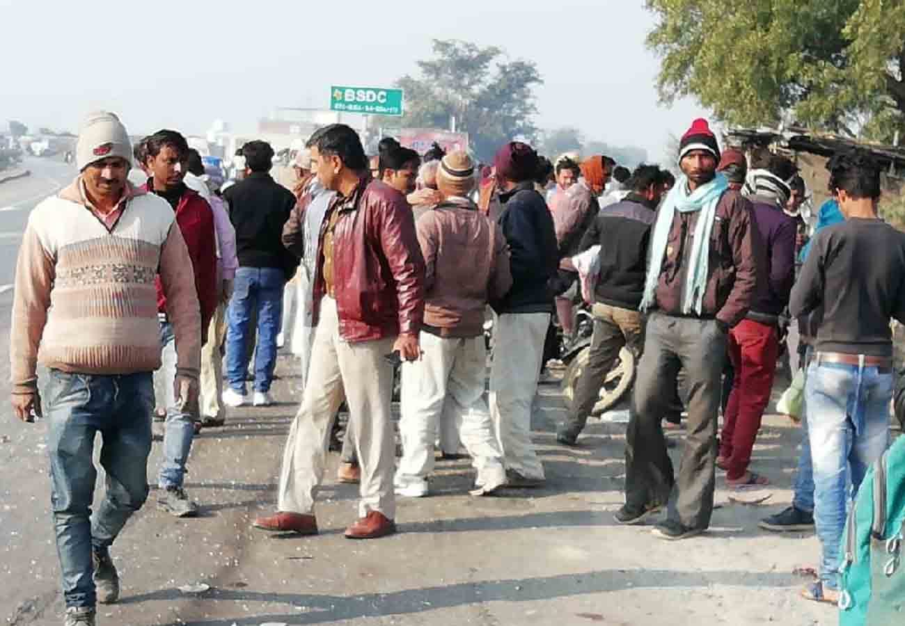 truck bolero accident on highway in jalaun