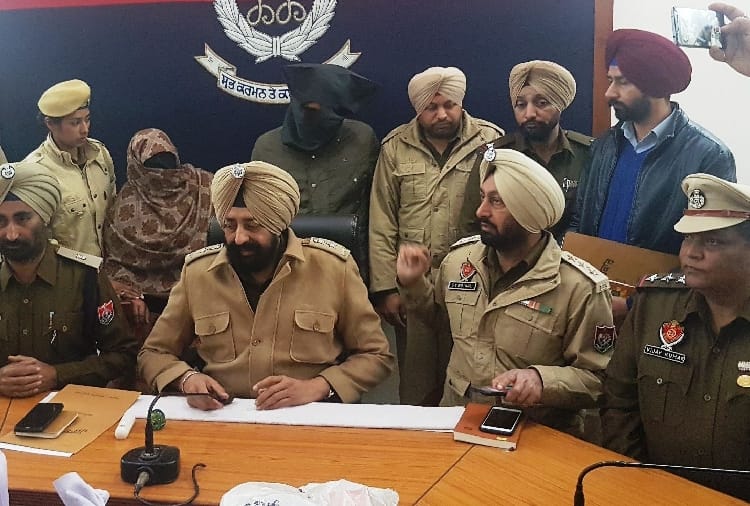 a man arrested with girl for supplying opium in patiala