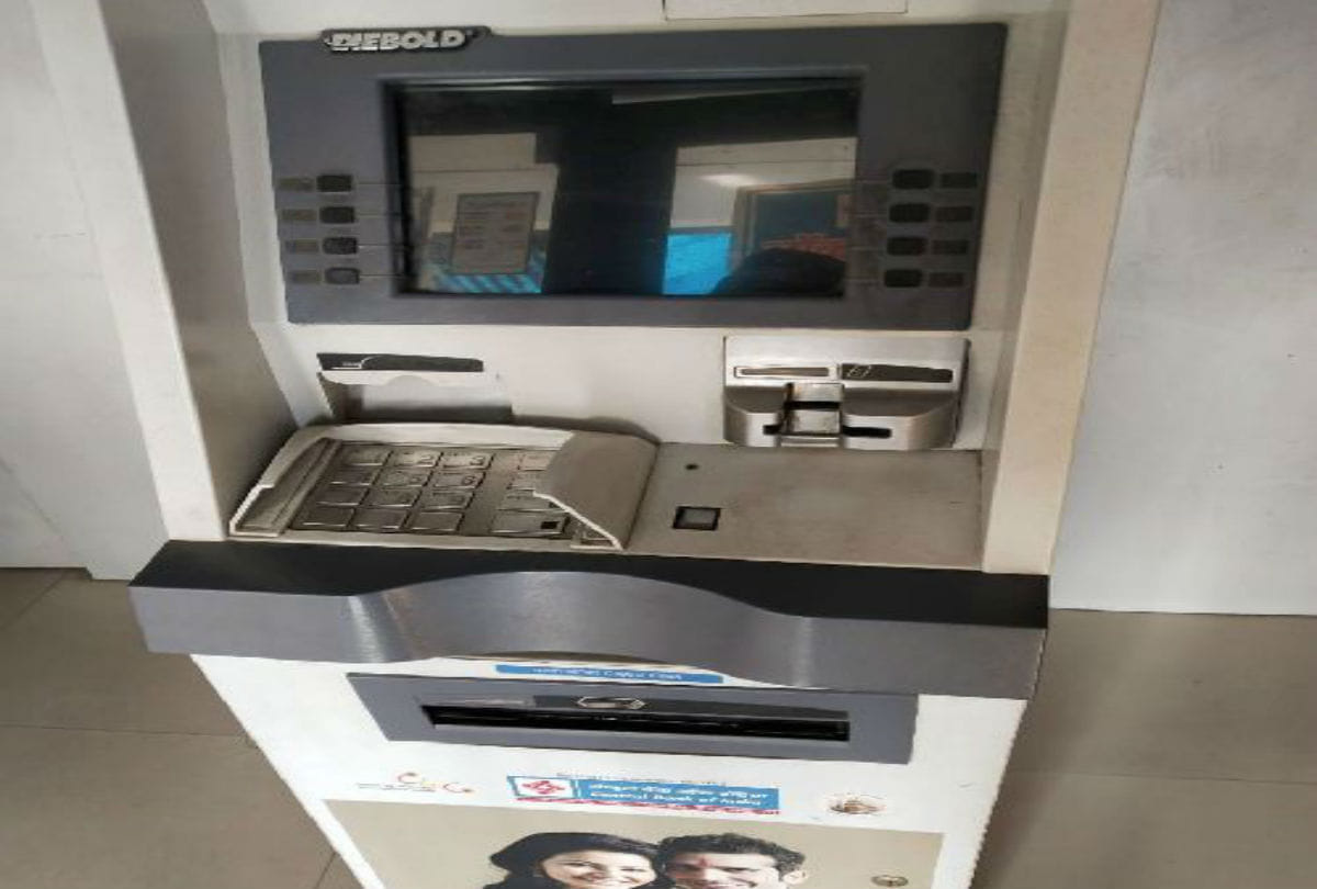 miscreants tried to breaking the ATM in agra