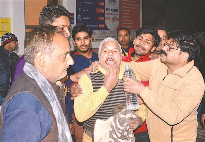 Five policemen suspended, union workers and relatives beaten in police station