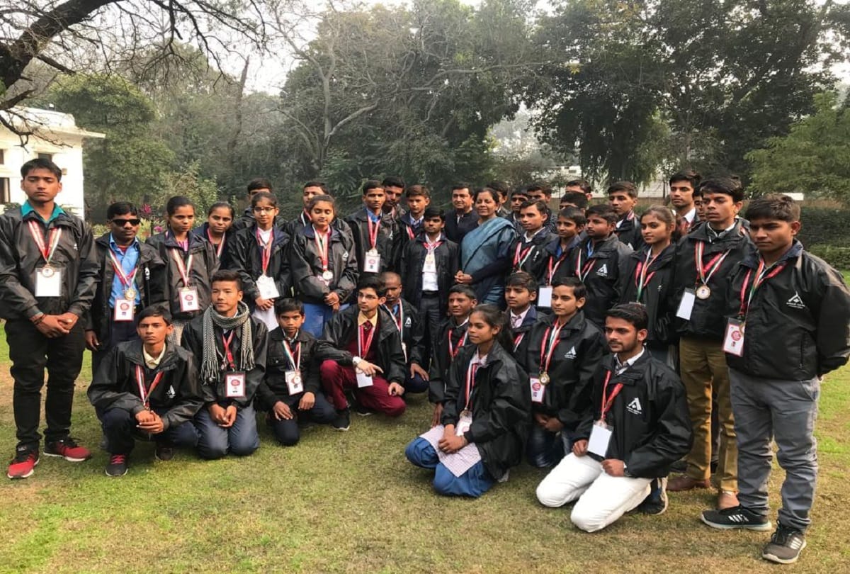 nirmala sitharaman meet children on atul maheshwari chatravriti 2018
