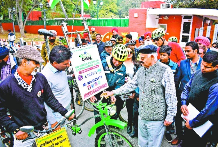 Rajeev Kumar Starts Mumbai Tour on 10 Feet Cycle to Mention Name in Guinness Book of World Record