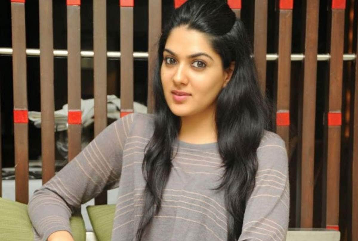 before sakshi chaudhary people offers one crore to sofia hayat for one night