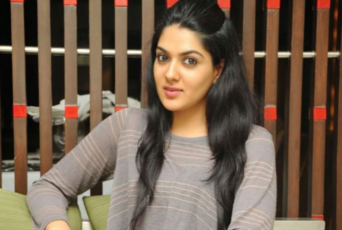 before sakshi chaudhary people offers one crore to sofia hayat for one night