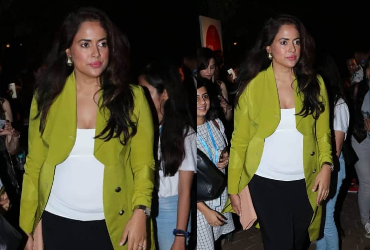 Sameera Reddy flaunts her baby bump in monokini See pictures