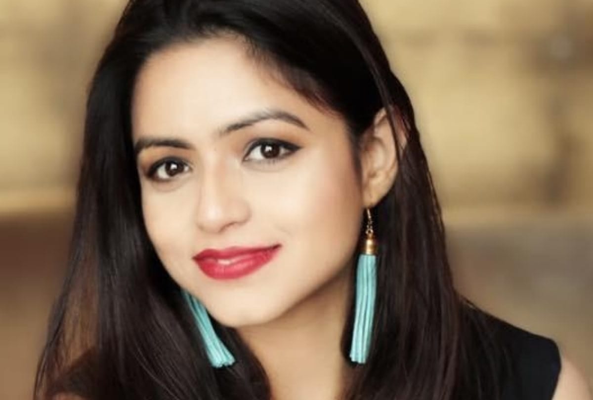 know about saumya chaturvedi