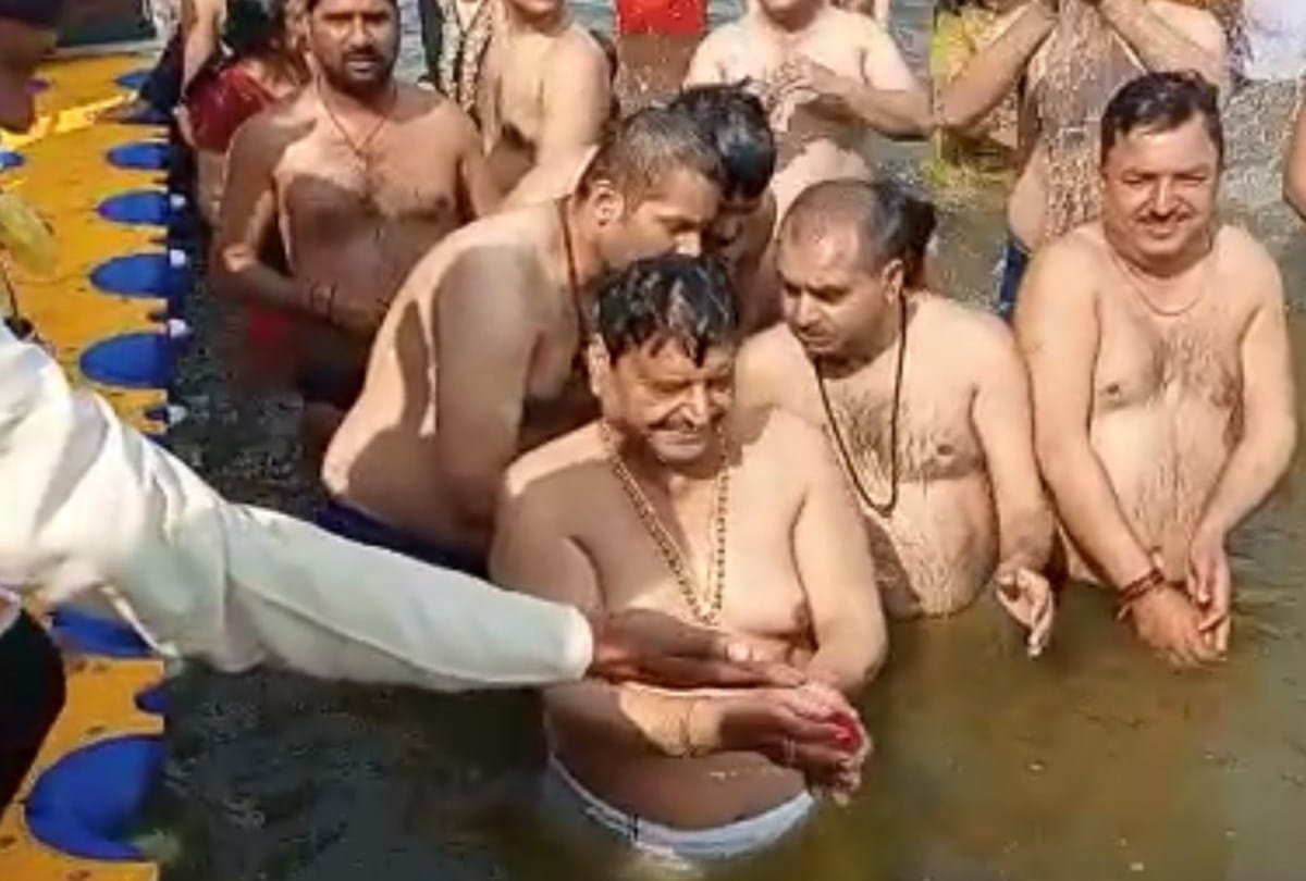 Kumbh Mela 2019 shahi snan Secular Morcha leader Shivpal Yadav Get holy dip in Sangam