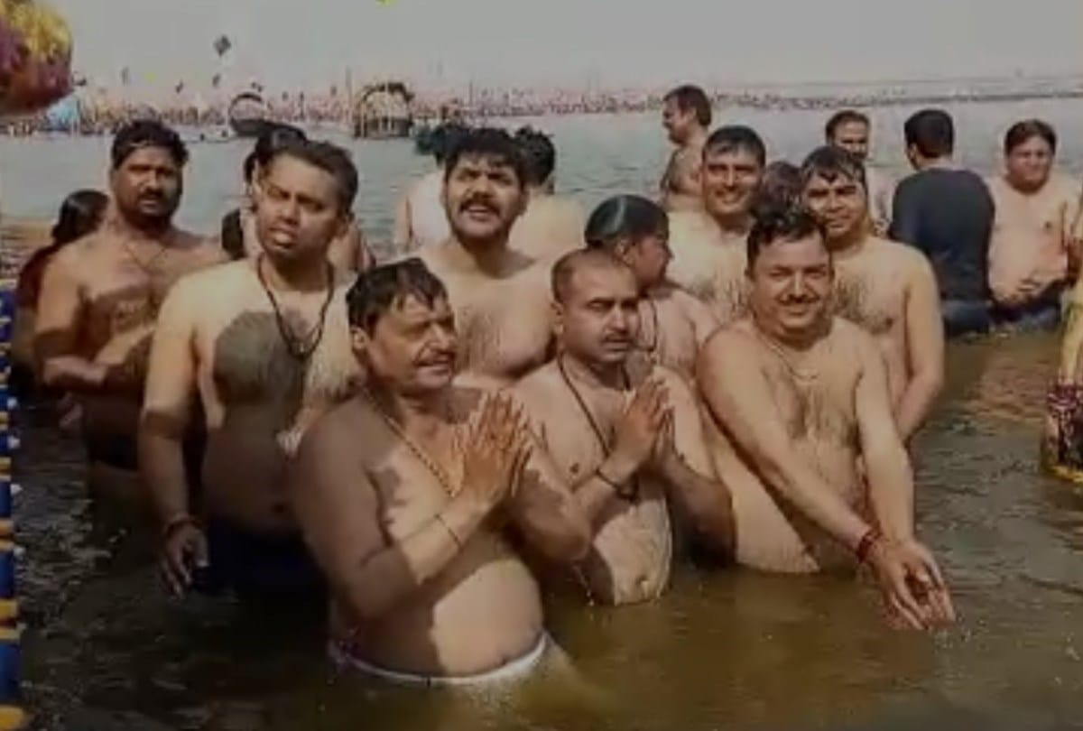 Kumbh Mela 2019 shahi snan Secular Morcha leader Shivpal Yadav Get holy dip in Sangam