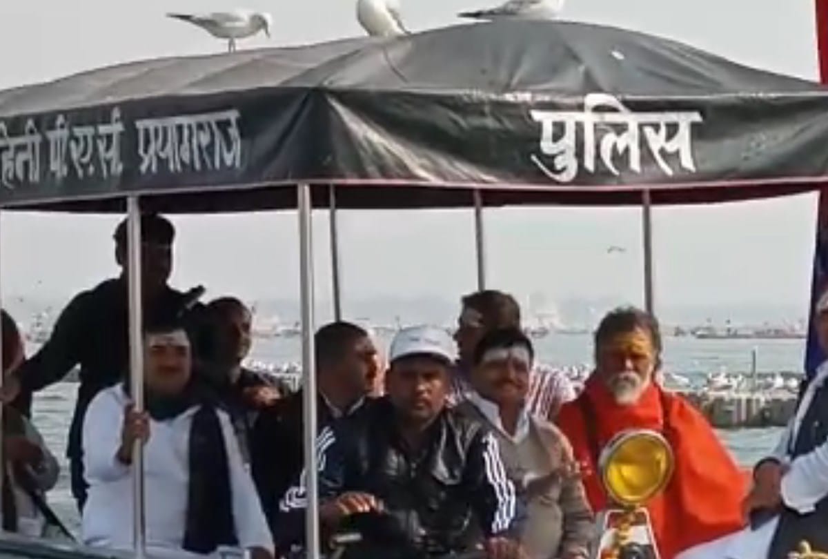 Kumbh Mela 2019 shahi snan Secular Morcha leader Shivpal Yadav Get holy dip in Sangam