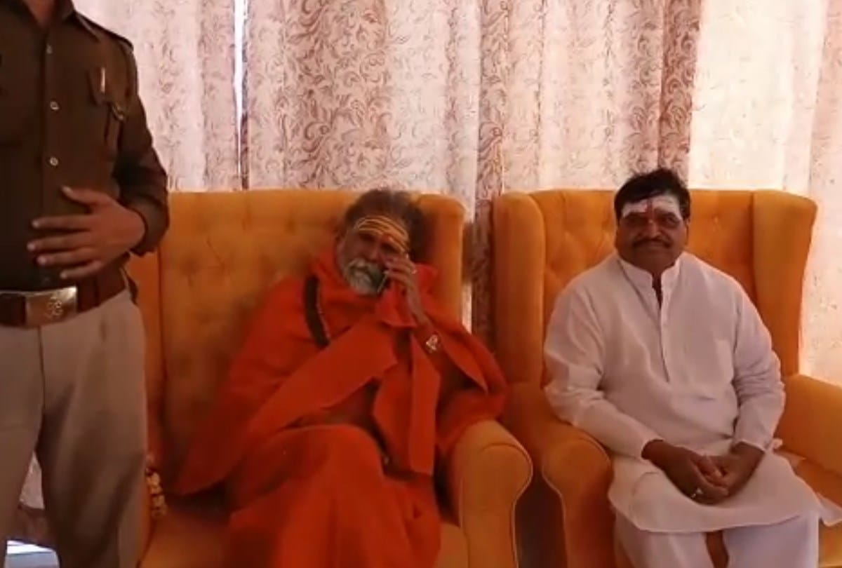 Kumbh Mela 2019 shahi snan Secular Morcha leader Shivpal Yadav Get holy dip in Sangam